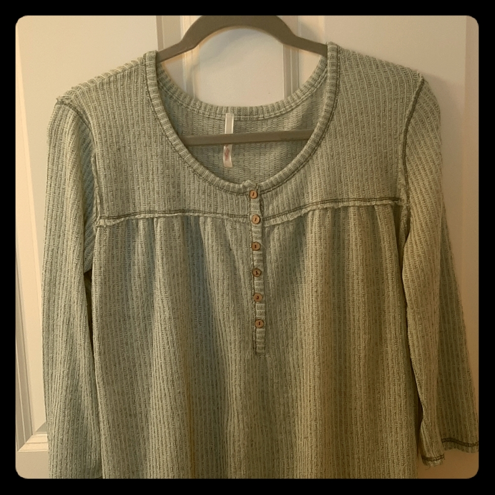 Lightweight sweater